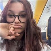 Profesora de refuerzo para los pequeños de la casa.